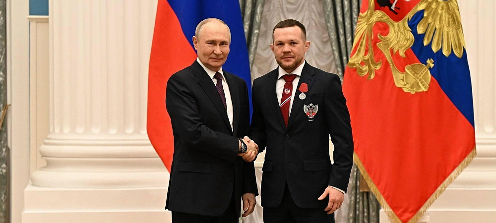 Президент России Владимир Путин наградил четырёх спортсменов Русской медной компании